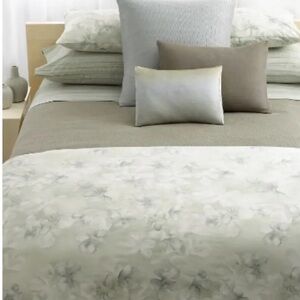 Calvin Klein Mercury Flowers Spring Queen Duvet Cover. Brand New!